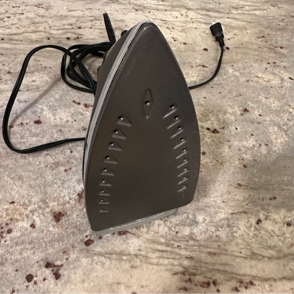 Sunbeam Classic Iron Model GCSBBV-151 Black Variable Steam Control NEW In Box. - Picture 3 of 8